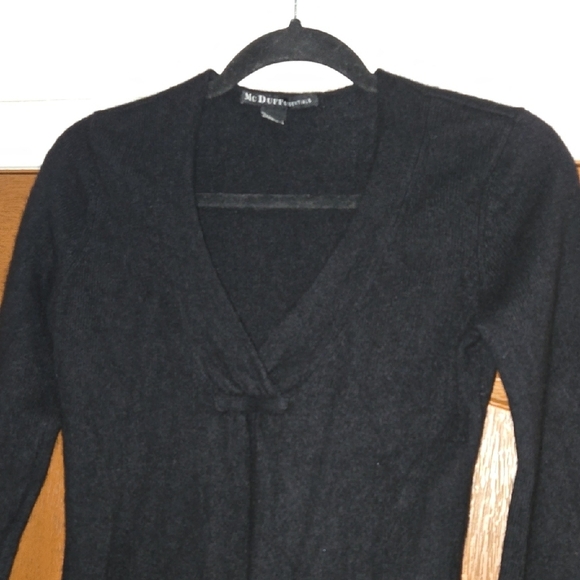 Mc Duff Essentials Cashmere Black V-Neck Sweater Lightweight Knit Size Medium - Picture 3 of 5
